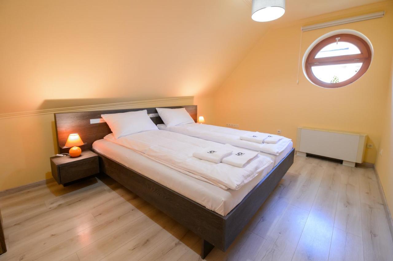 Hr Apartmanhaz 埃格尔 外观 照片