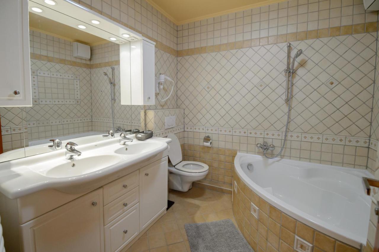 Hr Apartmanhaz 埃格尔 外观 照片